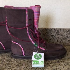 Sanuk boots
